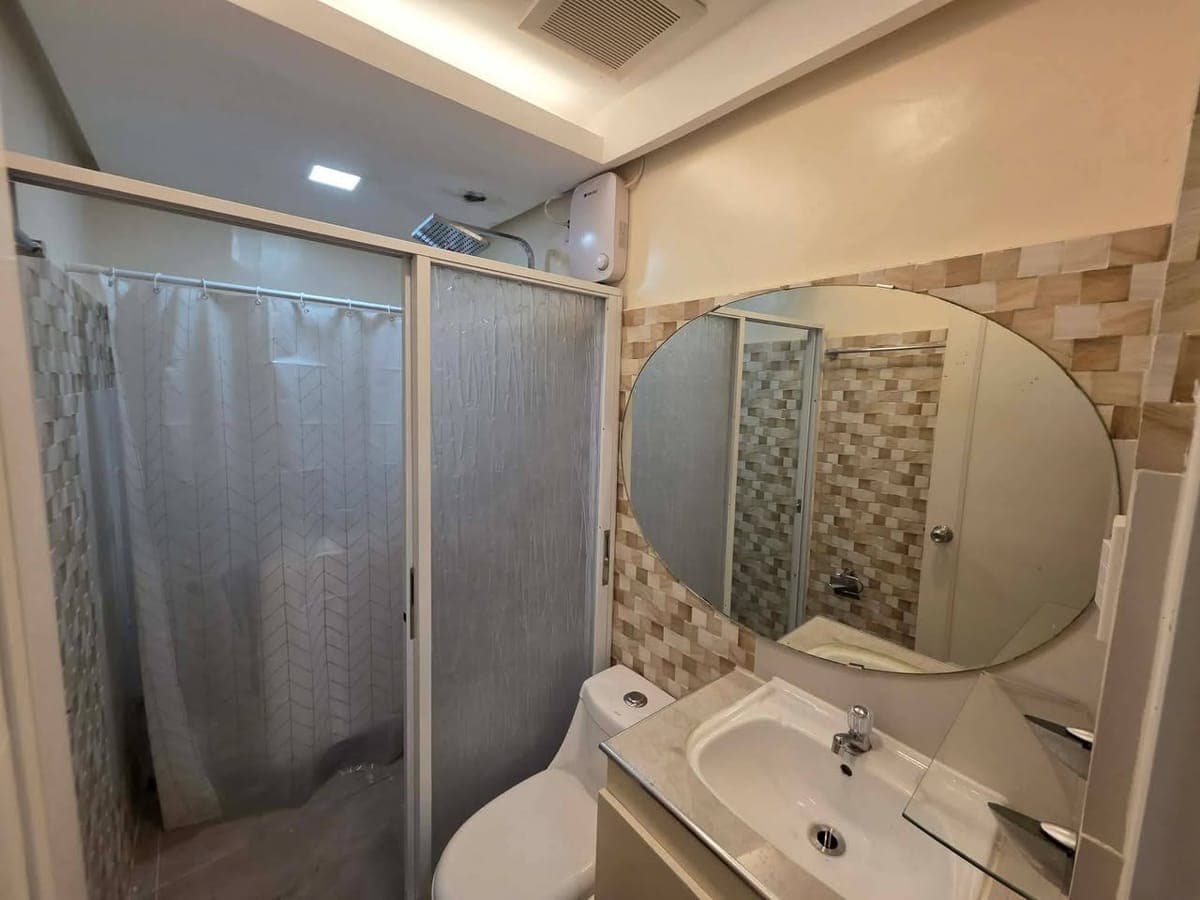Rent Now 20k/month w/ Balcony - photo 5