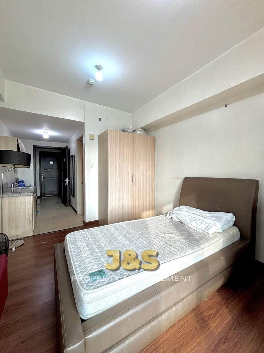 Furnished Studio Condo For Rent - photo 2