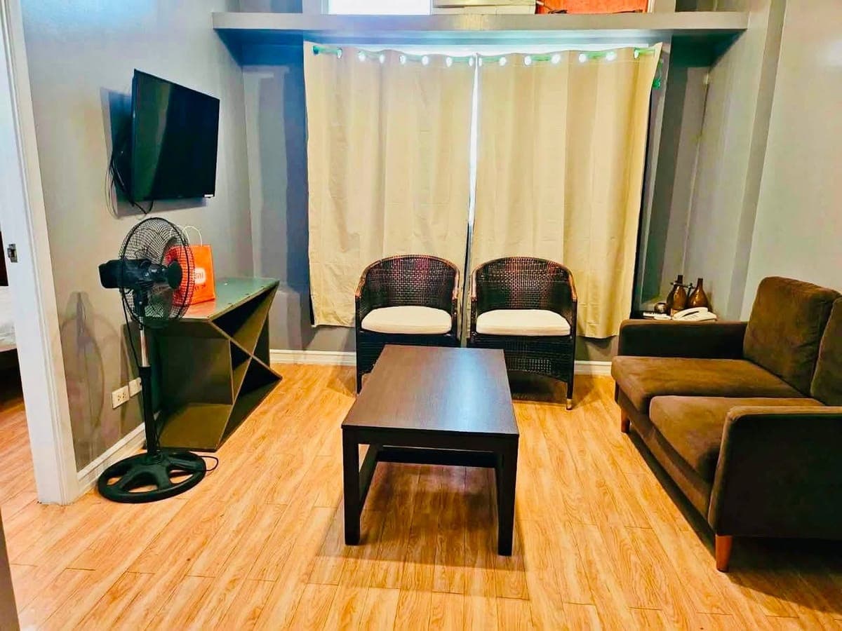 ❗ OLYMPIC HEIGHTS EASTWOOD CONDO FOR RENT ❗️ - photo 2