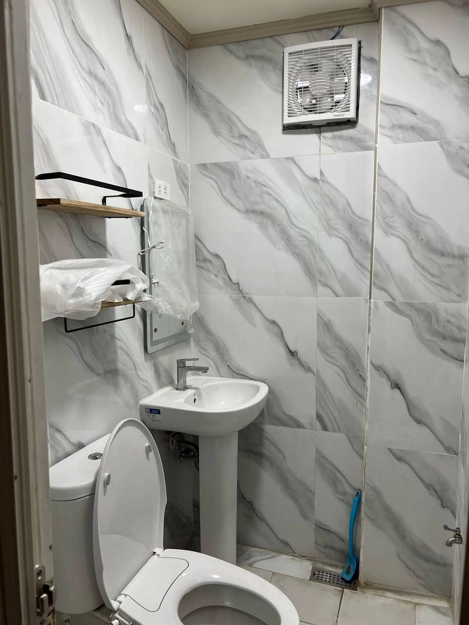 Newly Renovated apartment w/ parking Muntinlupa - photo 2