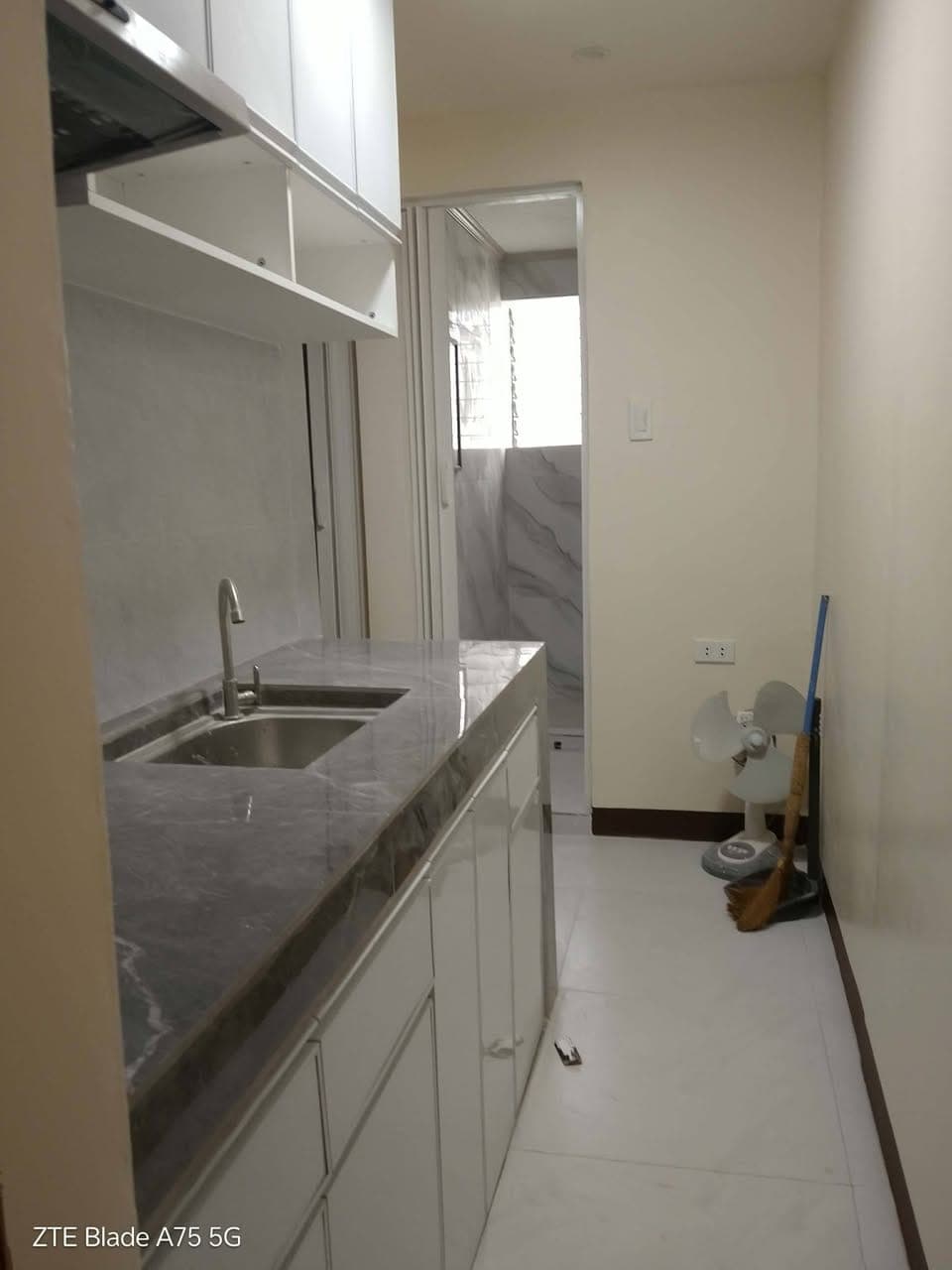 Newly Renovated apartment w/ parking Muntinlupa - photo 3