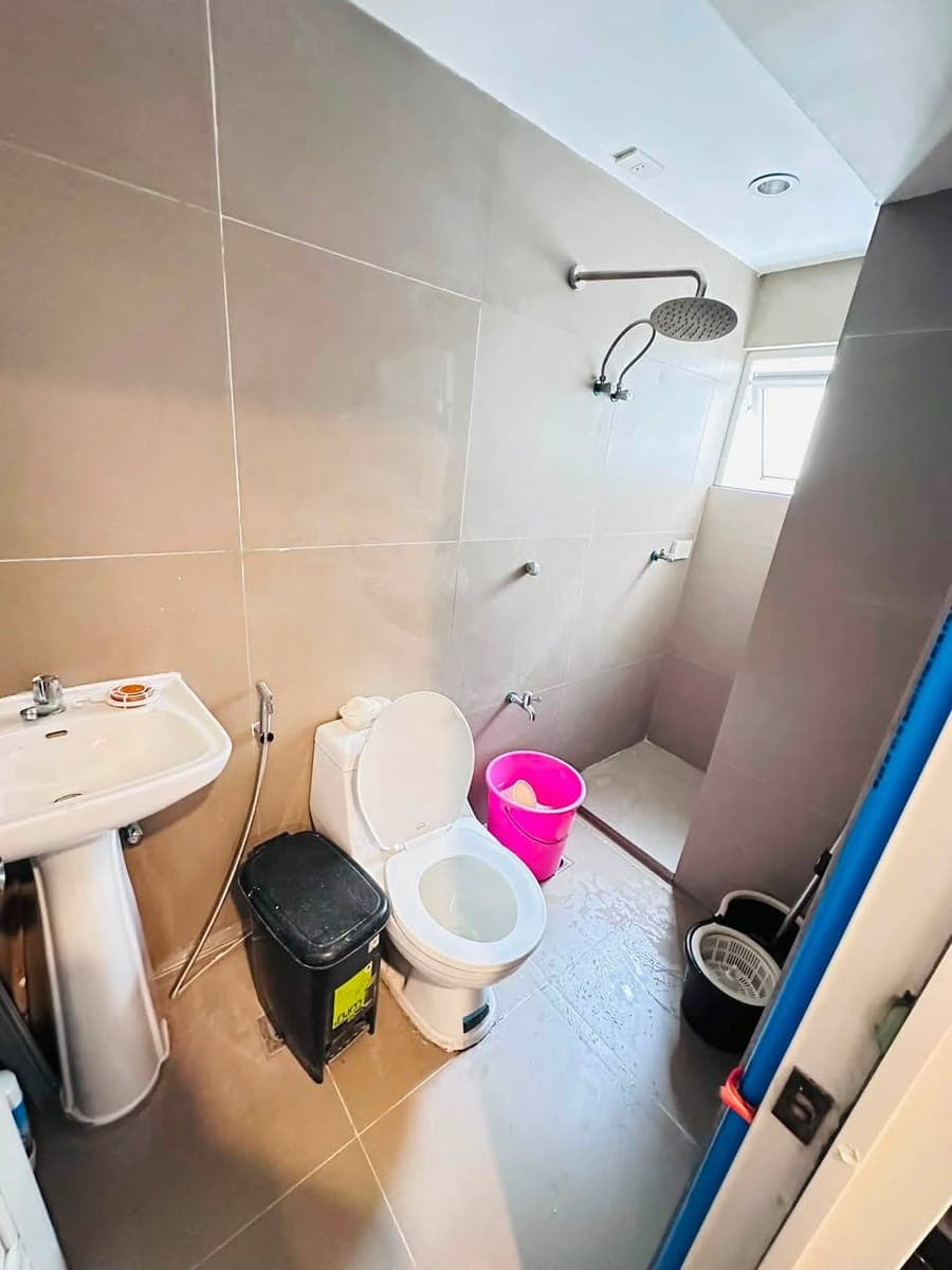 Condo Unit with Parking  For Rent - photo 5