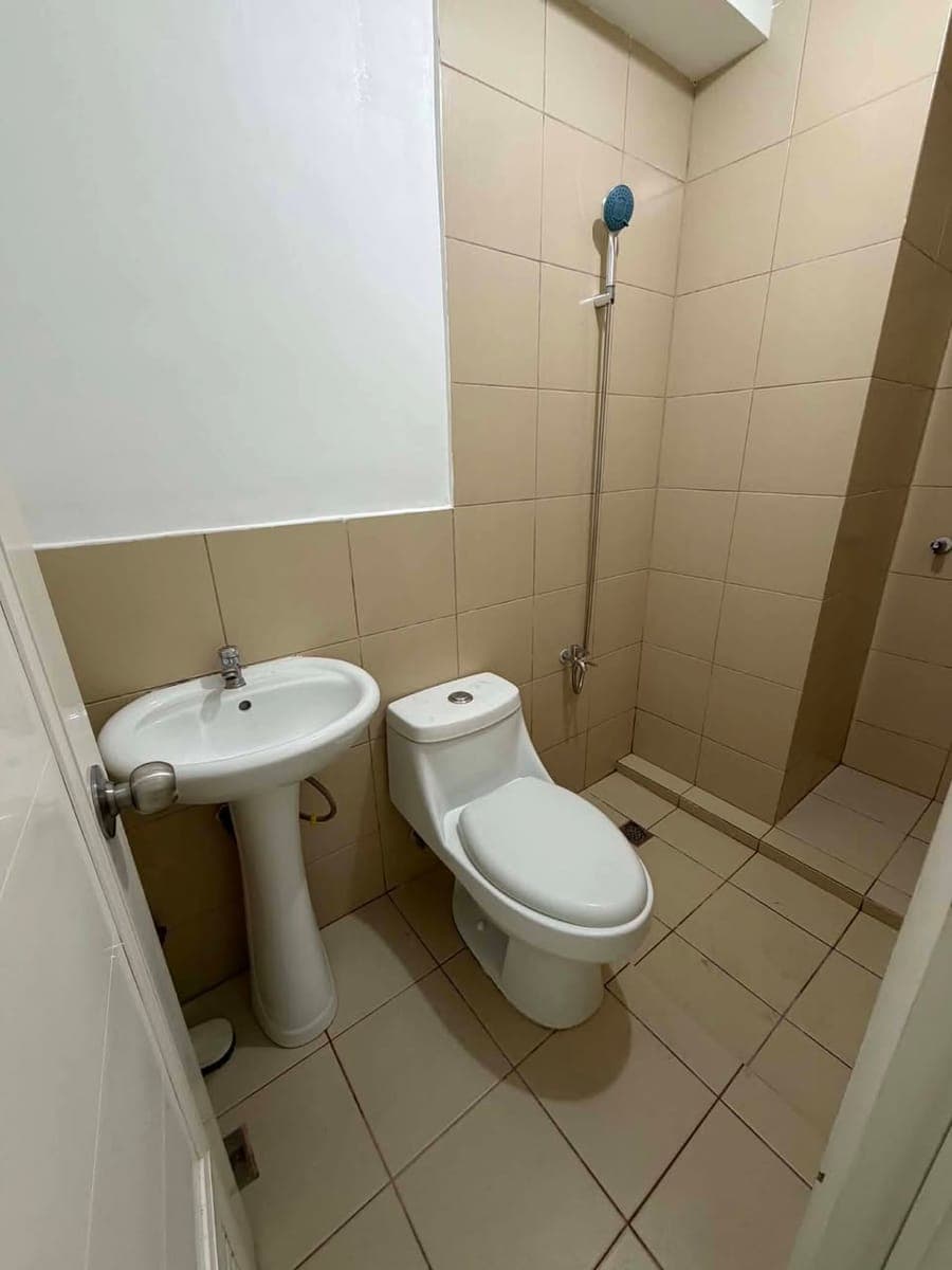 Condo Unit For Rent in Qc - photo 5