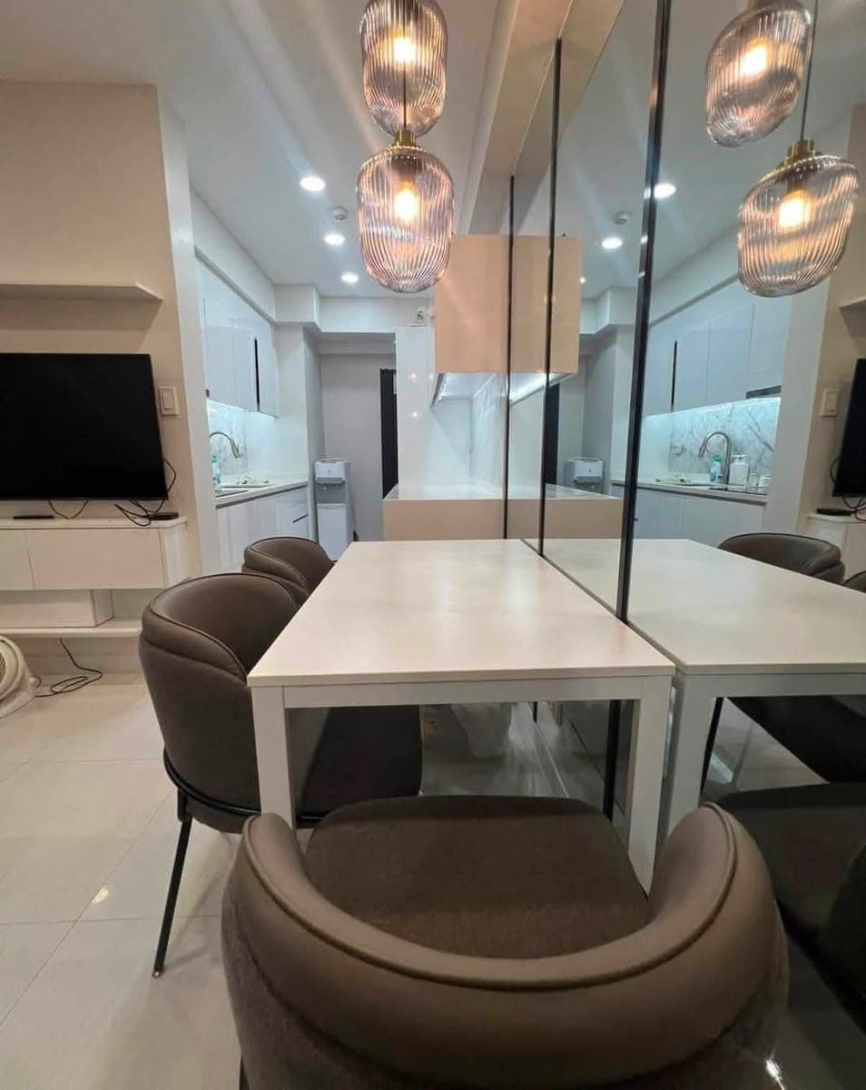 🏢 FOR LEASE – FULLY FURNISHED 2BR CONDO - photo 2