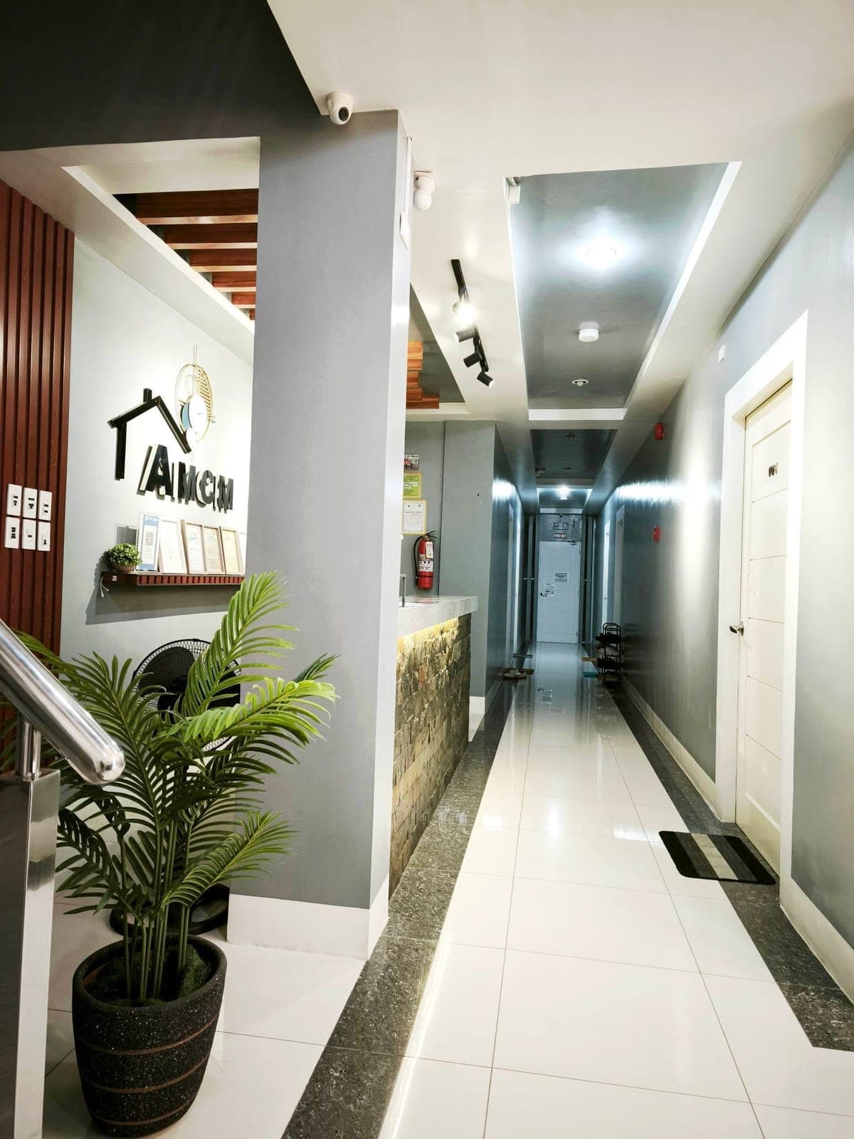 Available Studio Room for Rent! - photo 1