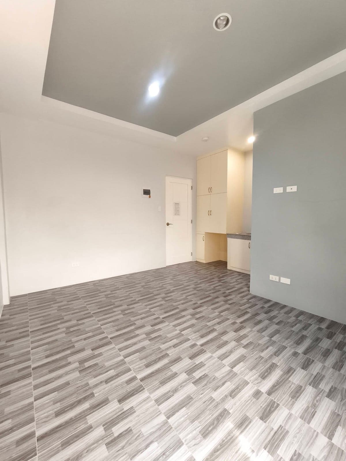 Available Studio Room for Rent! - photo 11