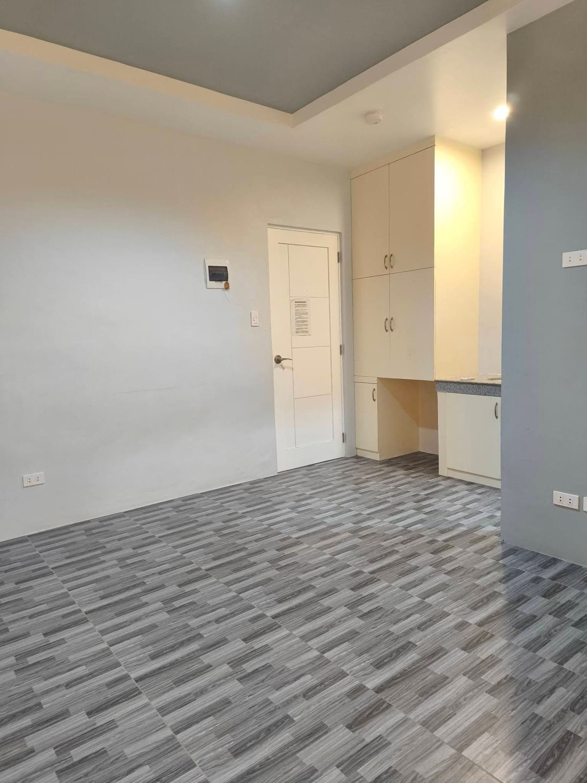 Available Studio Room for Rent! - photo 12