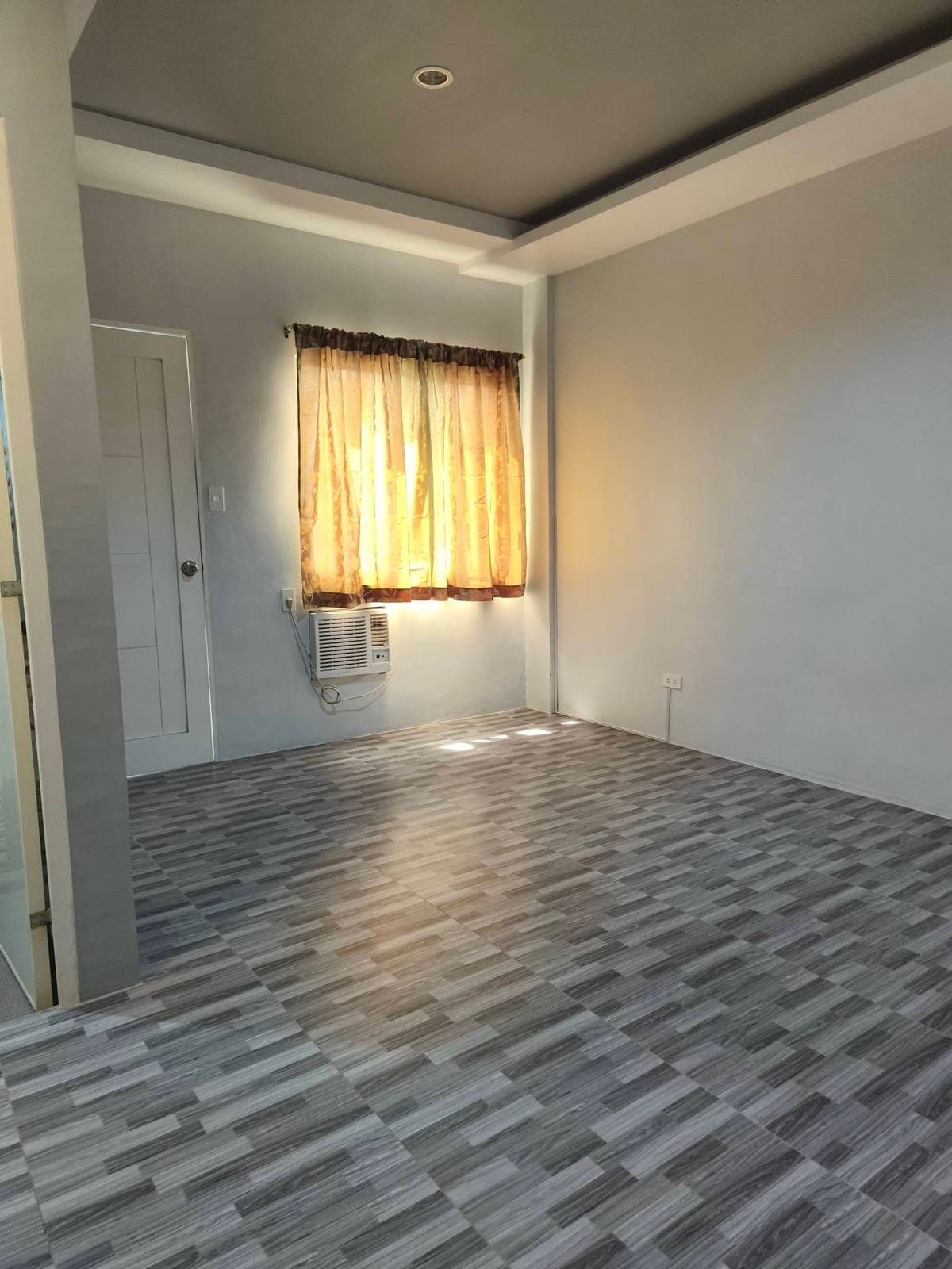 Available Studio Room for Rent! - photo 13