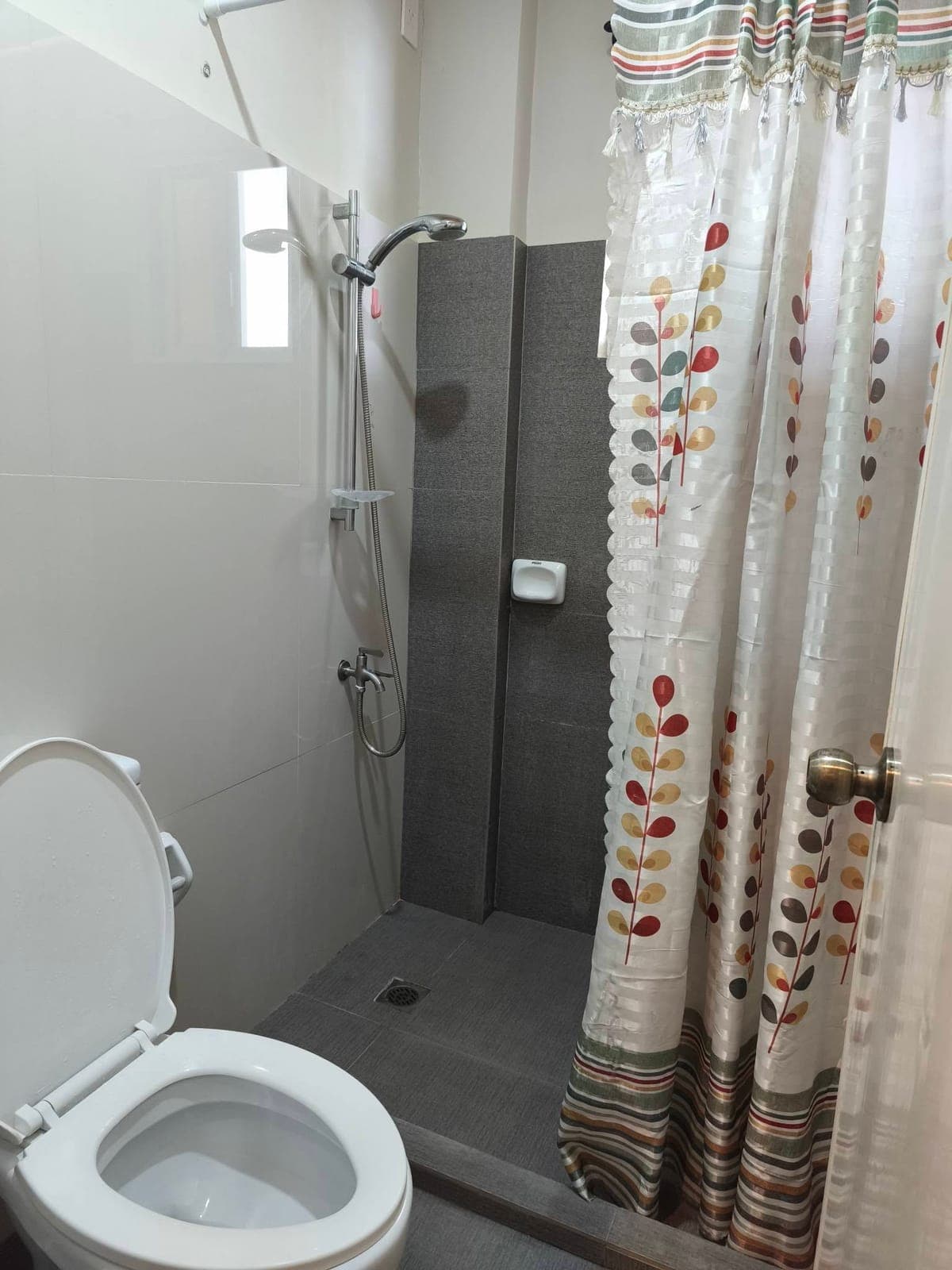 Available Studio Room for Rent! - photo 14