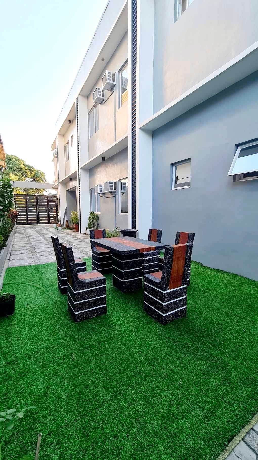 Available Studio Room for Rent! - photo 3