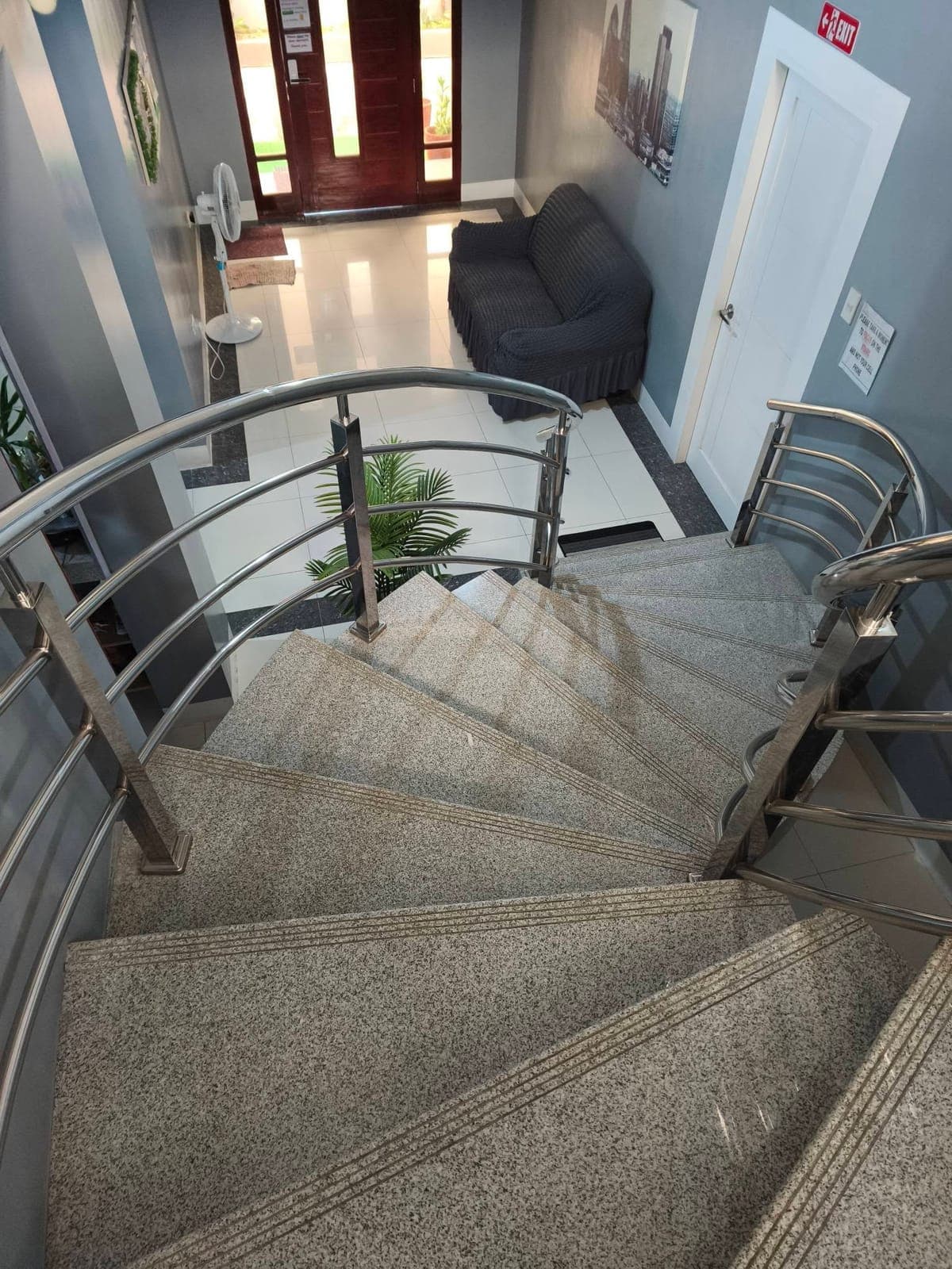 Available Studio Room for Rent! - photo 8