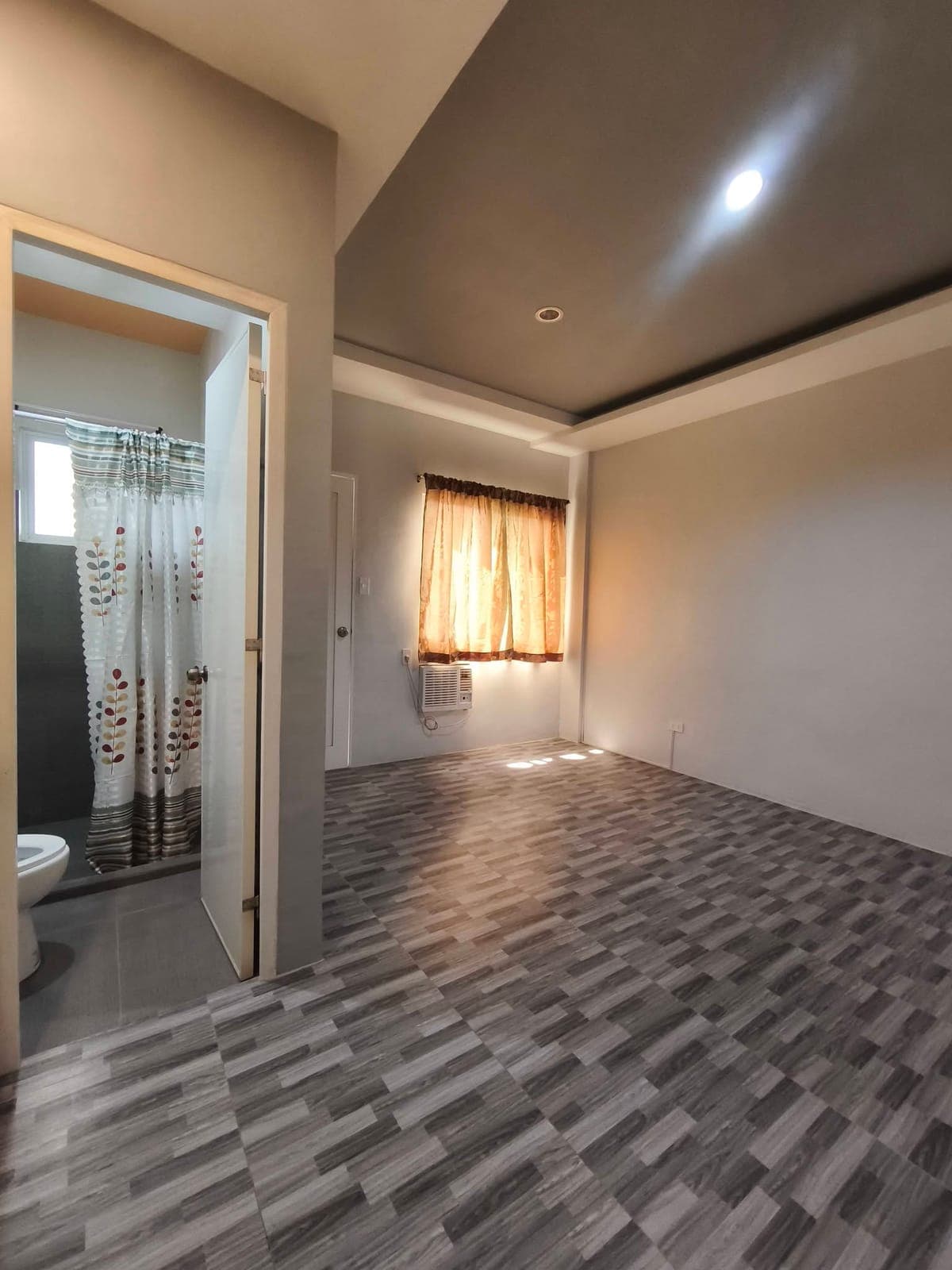 Available Studio Room for Rent! - photo 10