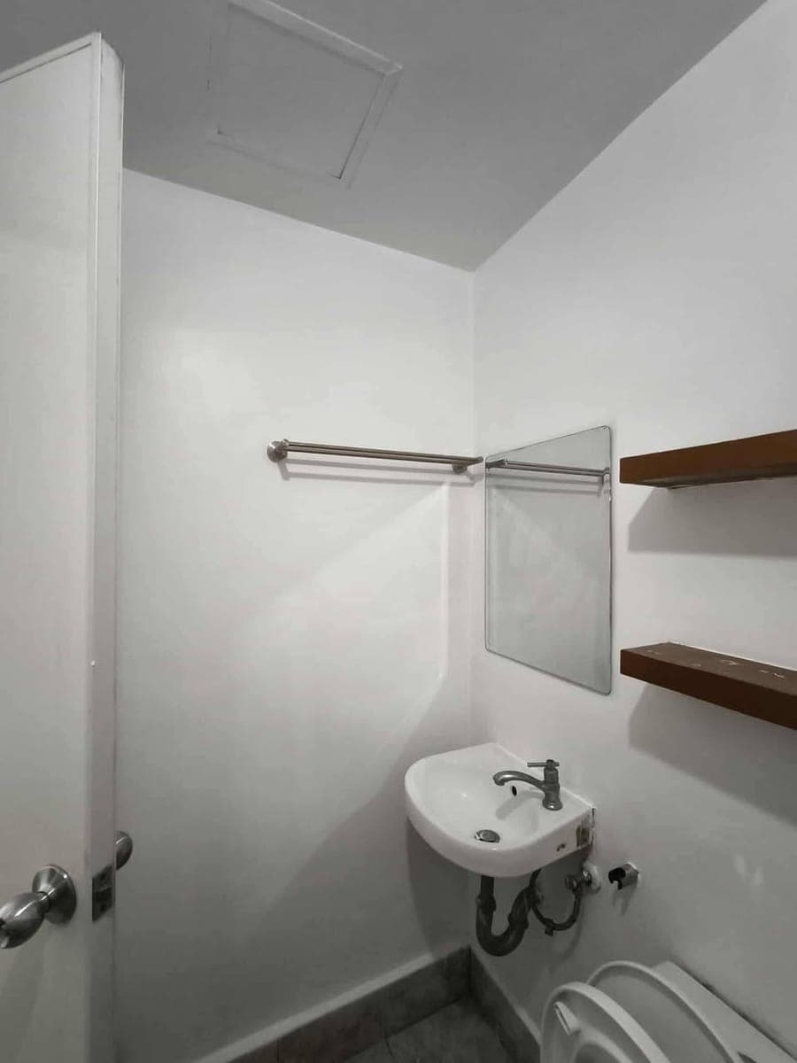 For Rent Studio Unit ( 18.6 sq.meters ) - photo 4