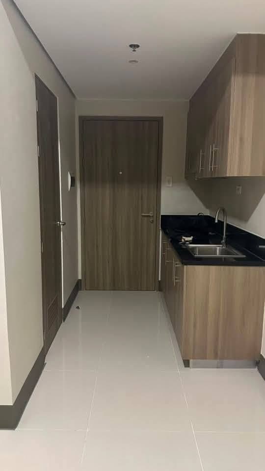 AVAILABLE FOR RENT-  1- Bedroom unit with Balcony ( Newly Turne Over) - photo 1