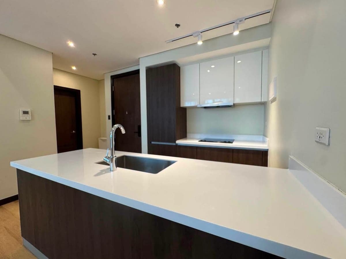 For Lease: Westin Manila, 1BR Unit & Parking - photo 4
