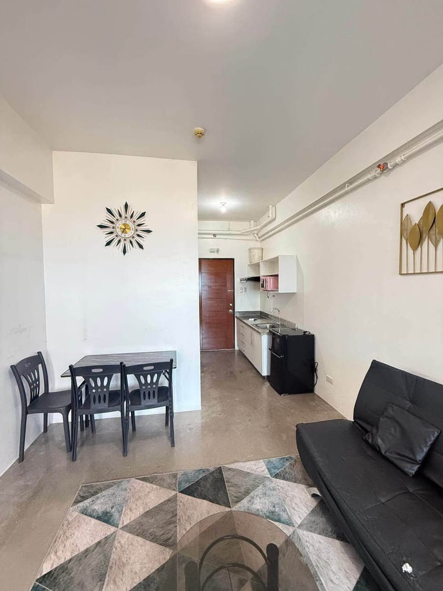 FOR RENT STUDIO UNIT WITH BALCONY THE REGALIA TOWER C  (5th ave. P.Tuazon Cubao, Quezon City) beside Sm Hypermarket - photo 1