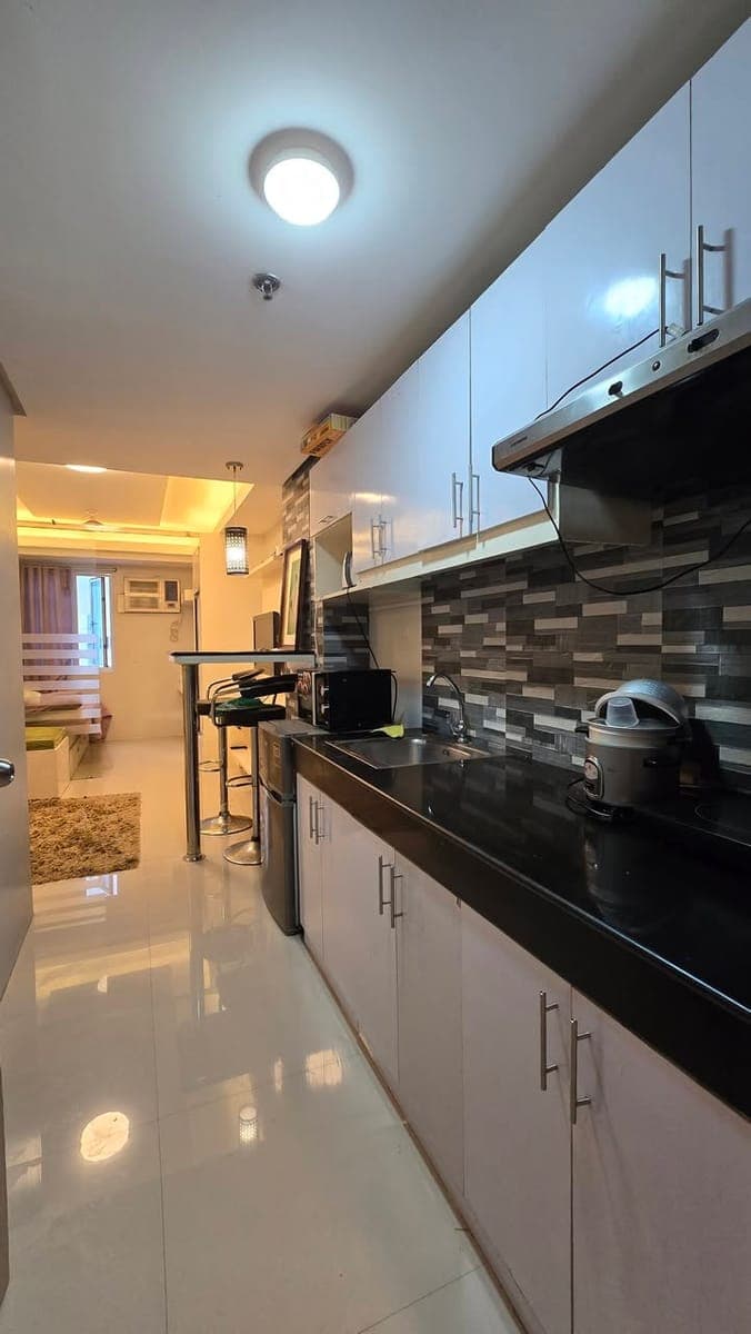 **FOR RENT 17K MONTHLY INCLUSIVE ASSOC DUES ** - photo 1