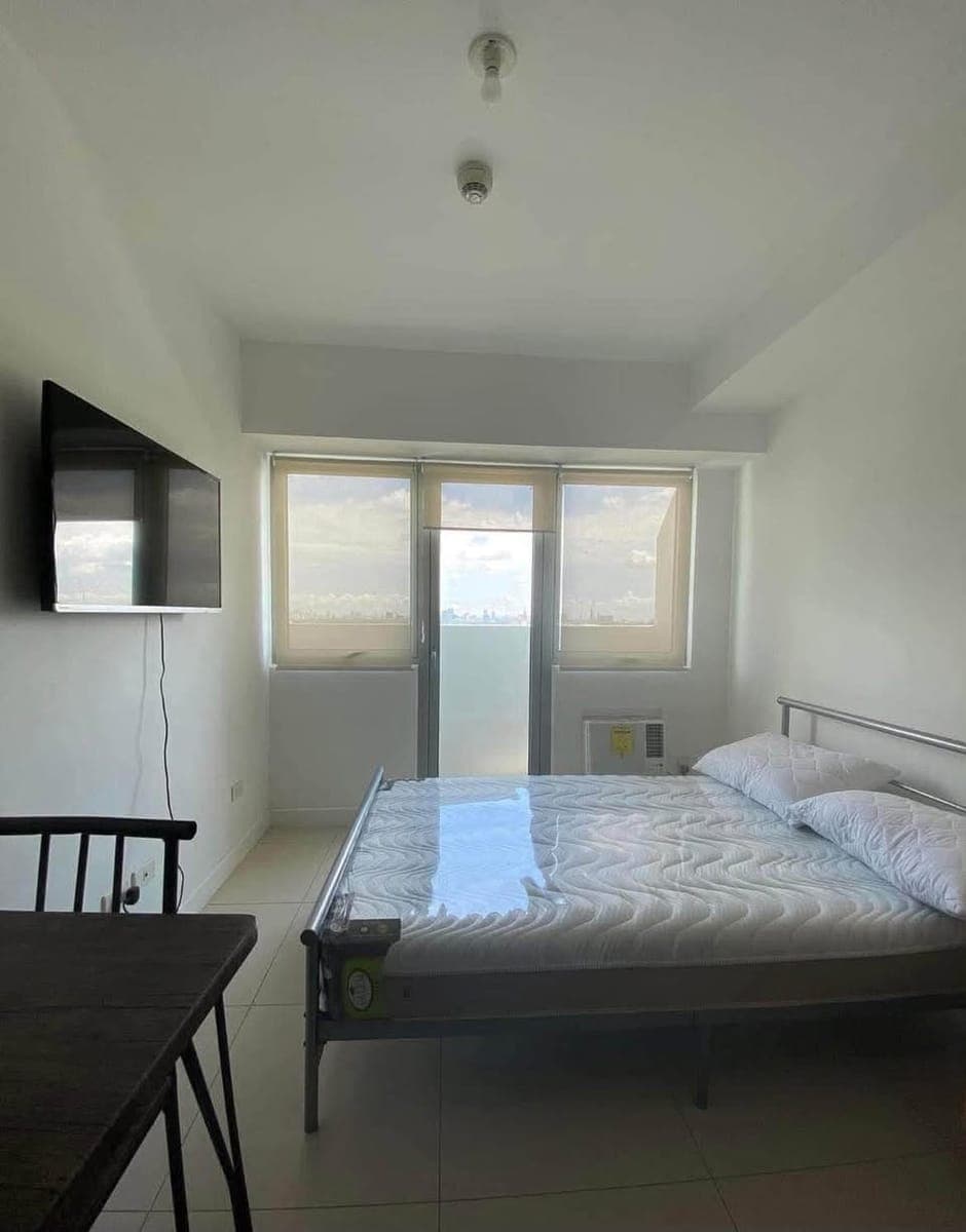 FOR RENT: ₱16,000/month. - Inclusive association dues - photo 1