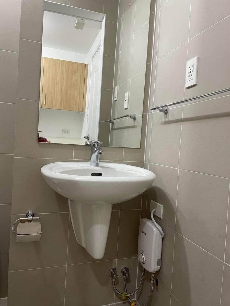 FOR RENT: ₱16,000/month. - Inclusive association dues - photo 5