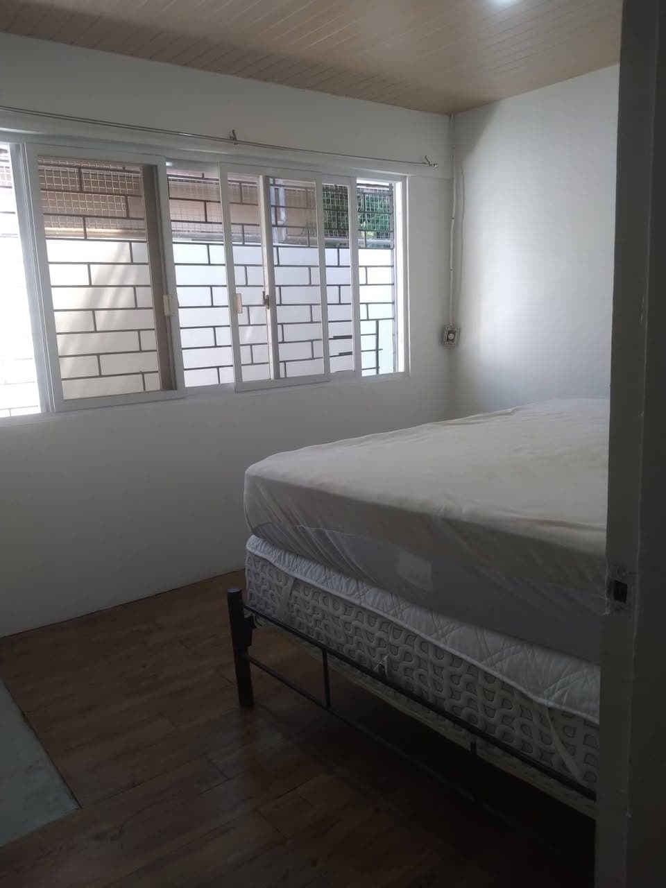 🏡FOR RENT Bungalo house  inside BFRV Las Pinas ,25k - photo 4