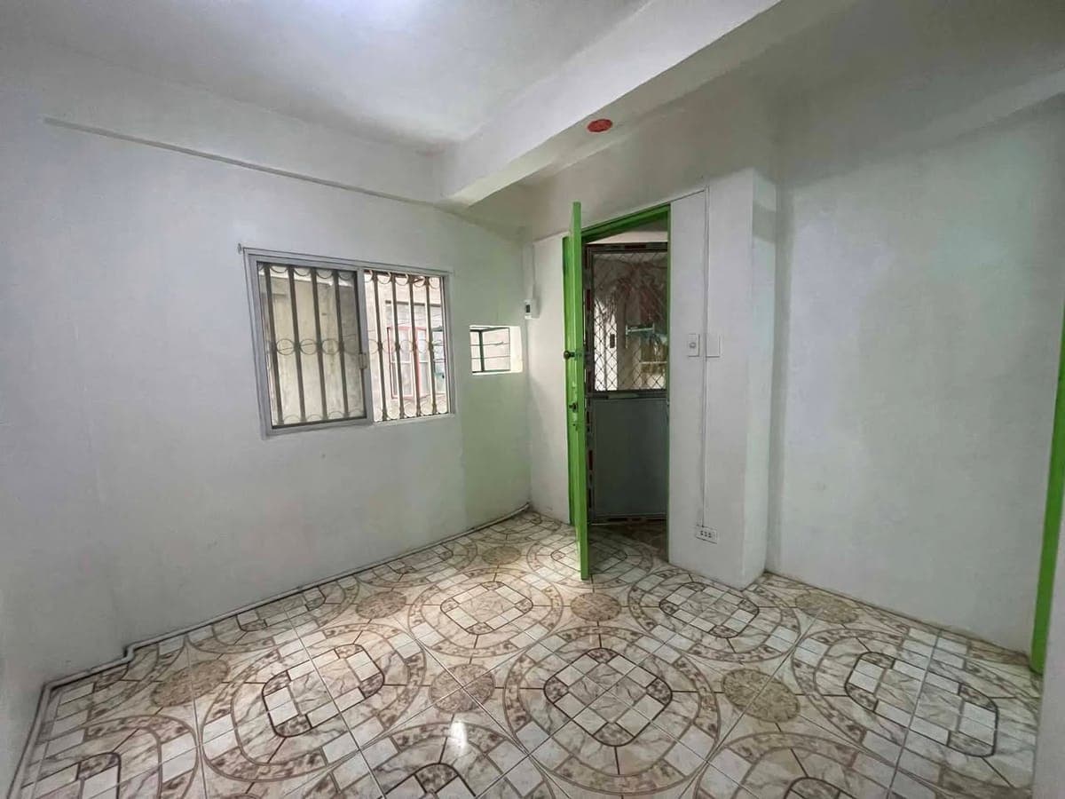 House for rent w/ small bedroom. - photo 3