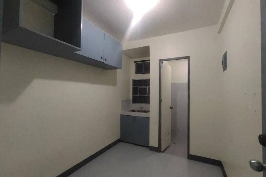 Room for Rent Along Alabang Zapote Road-Near SM Southmall, Madrigal Business Park & North Gate Las Piñas City - photo 3