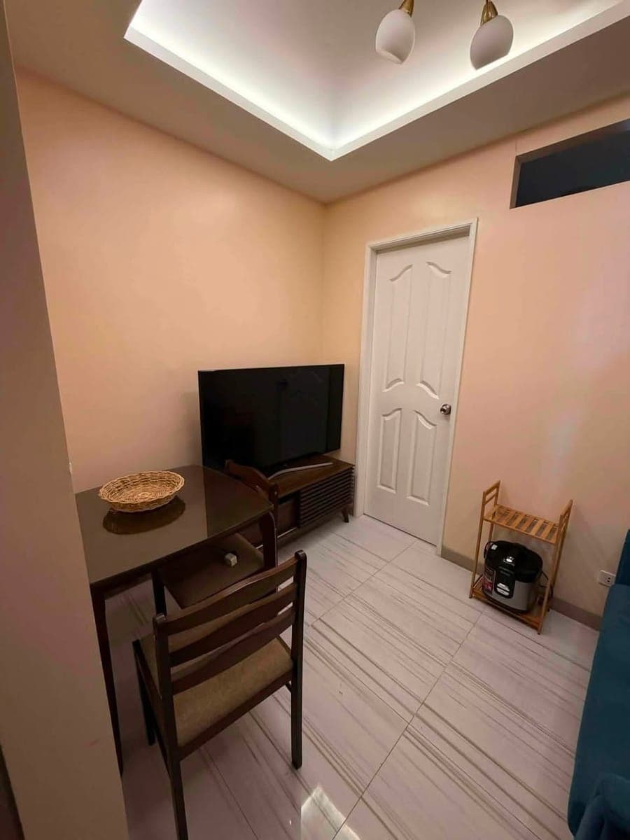 🏢 CONDO FOR RENT IN QUEZON CITY! - photo 2