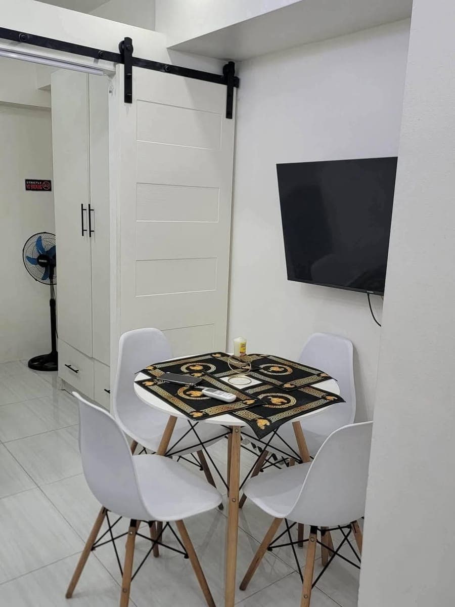 FOR RENT : 1 Bedroom in Victoria Sports Station 2 , Edsa Kamuning Quezon City - photo 4