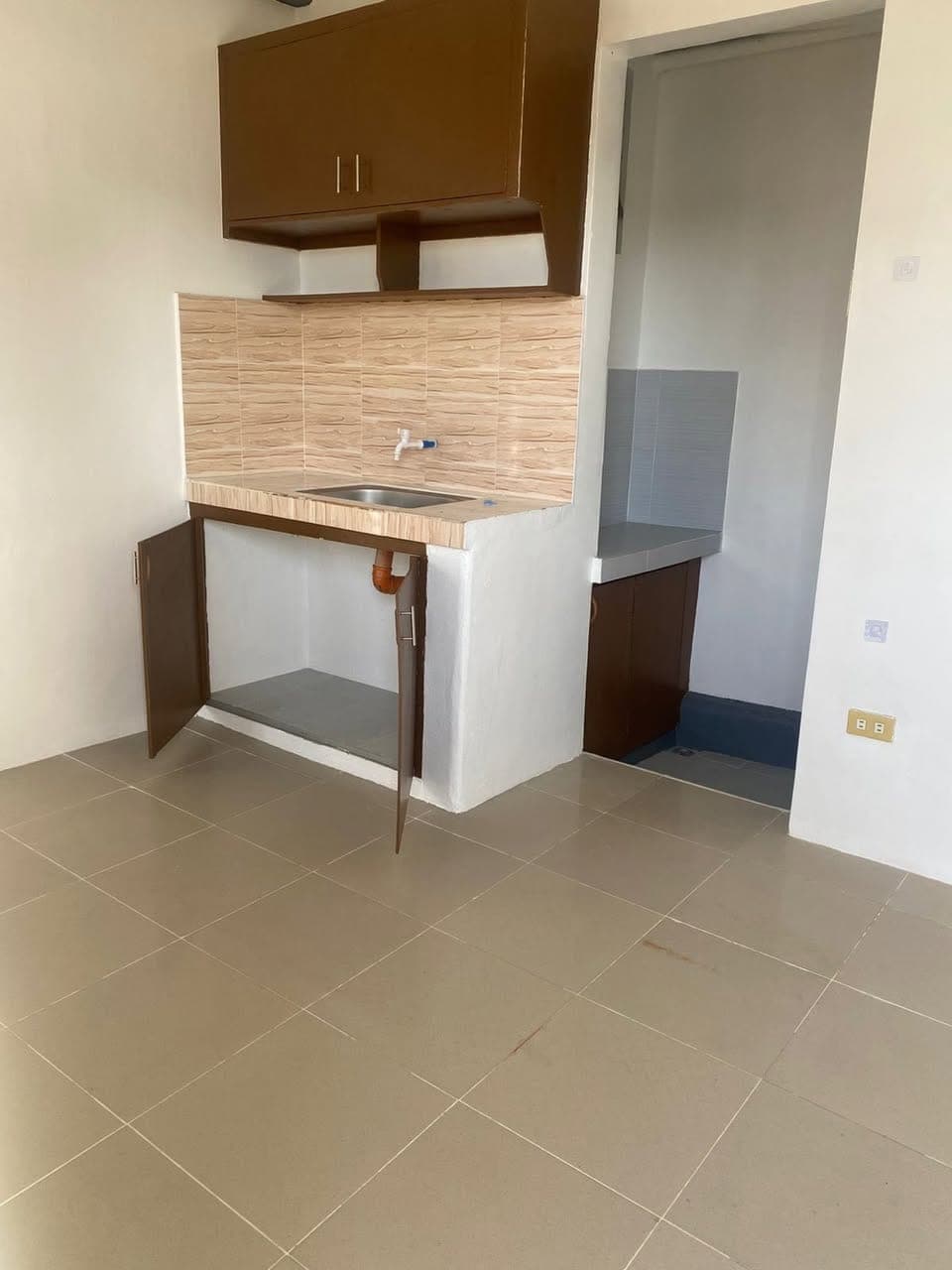 We’re looking for FEMALE tenant. Studio type apartment PWEDE NG MAG MOVE IN. Pets are allowed. - photo 3