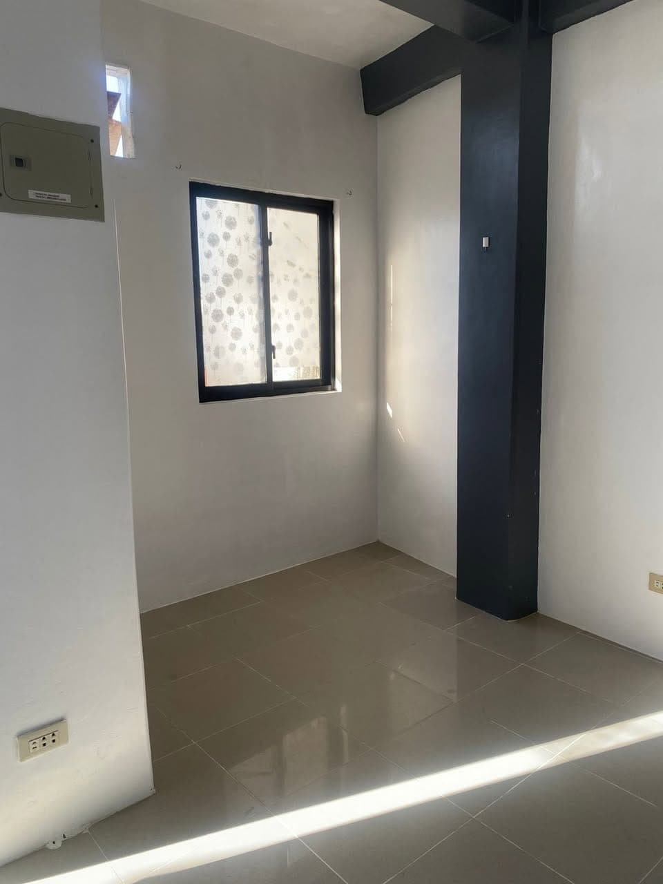We’re looking for FEMALE tenant. Studio type apartment PWEDE NG MAG MOVE IN. Pets are allowed. - photo 4