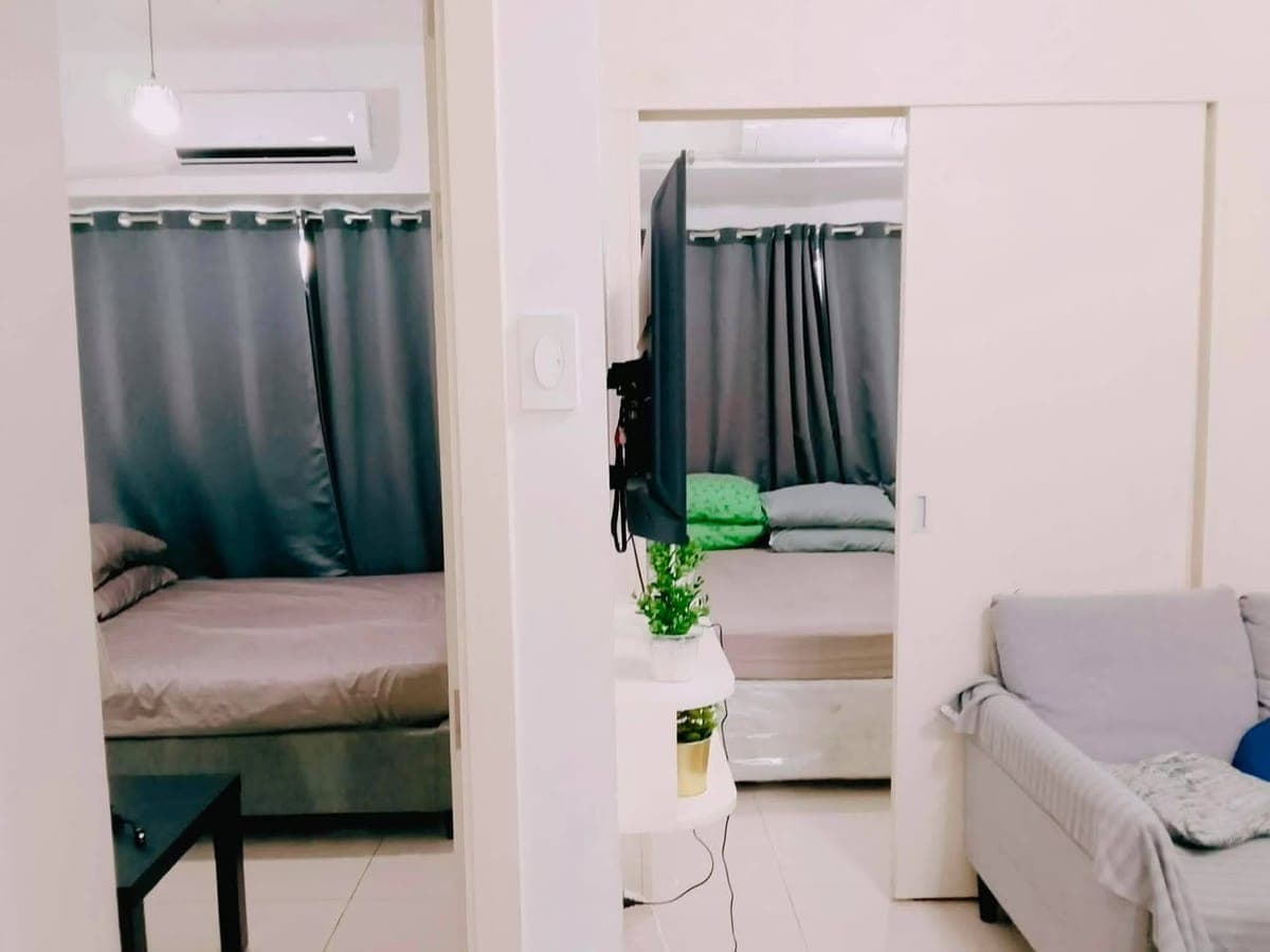 🏡 Fully Furnished 2-Bedroom w/ balcony Condo for Rent - photo 4