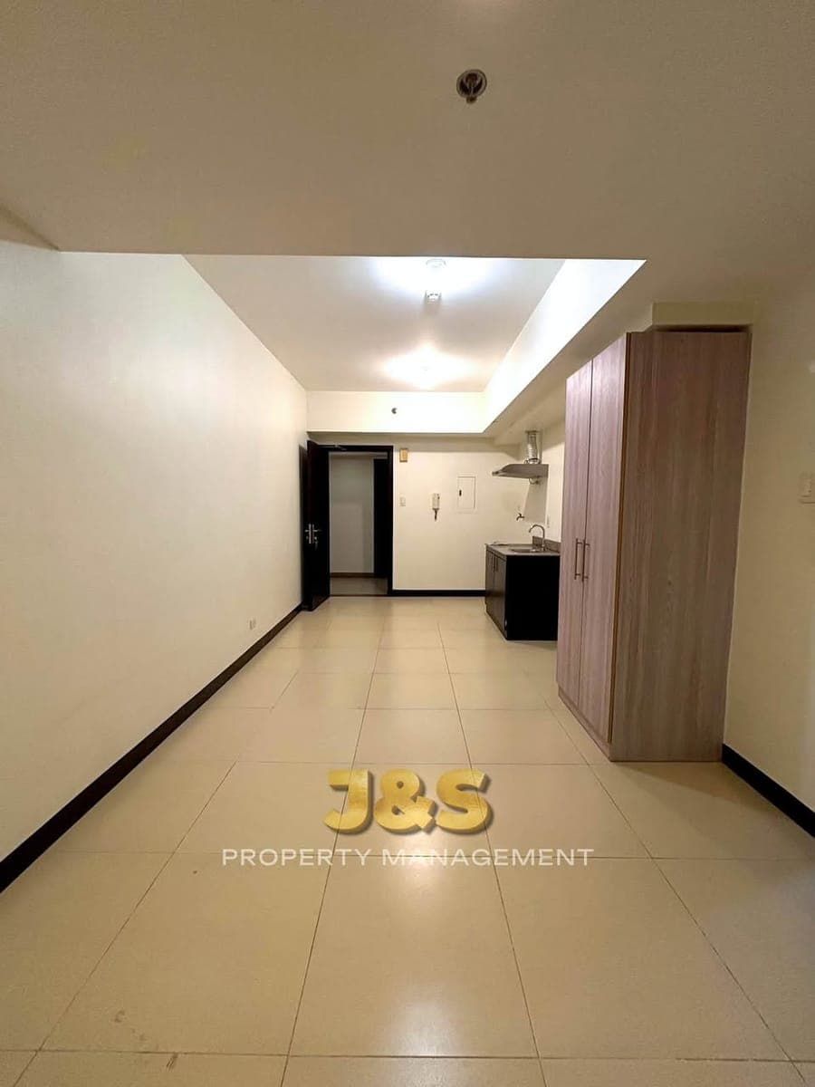 Bare Studio Condo For Rent - photo 2