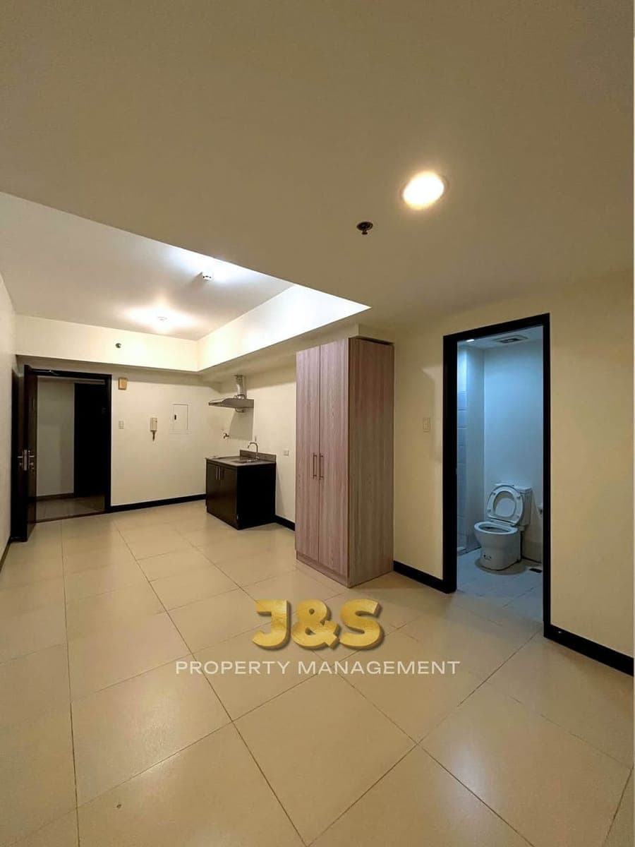 Bare Studio Condo For Rent - photo 3