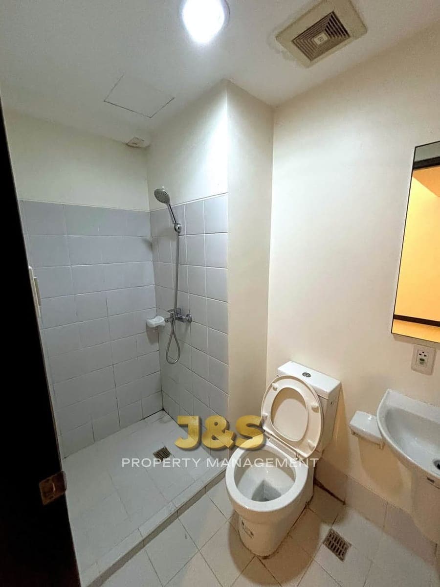 Bare Studio Condo For Rent - photo 4