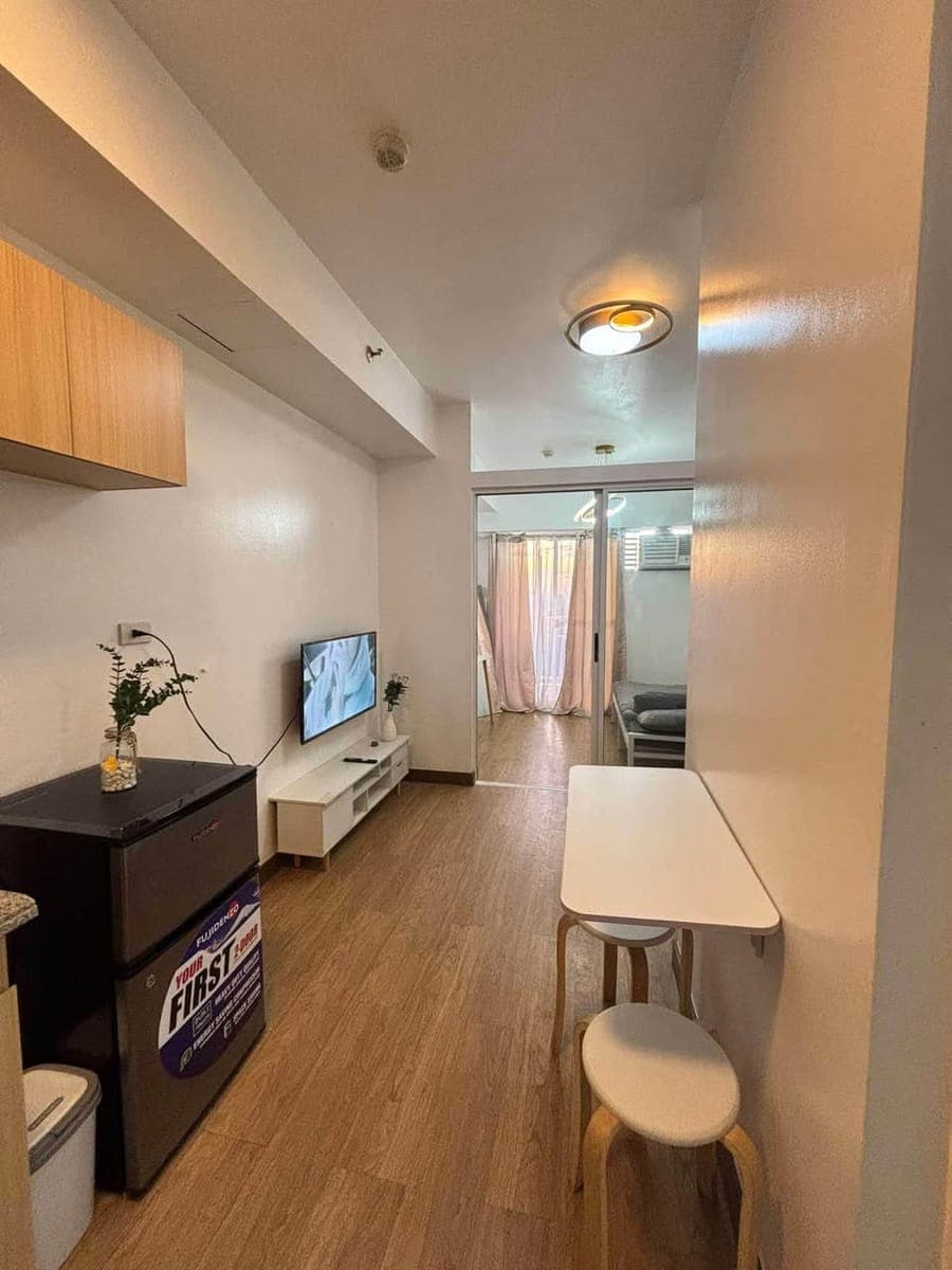 RUSH FOR RENT One Bedroom with balcony - photo 1