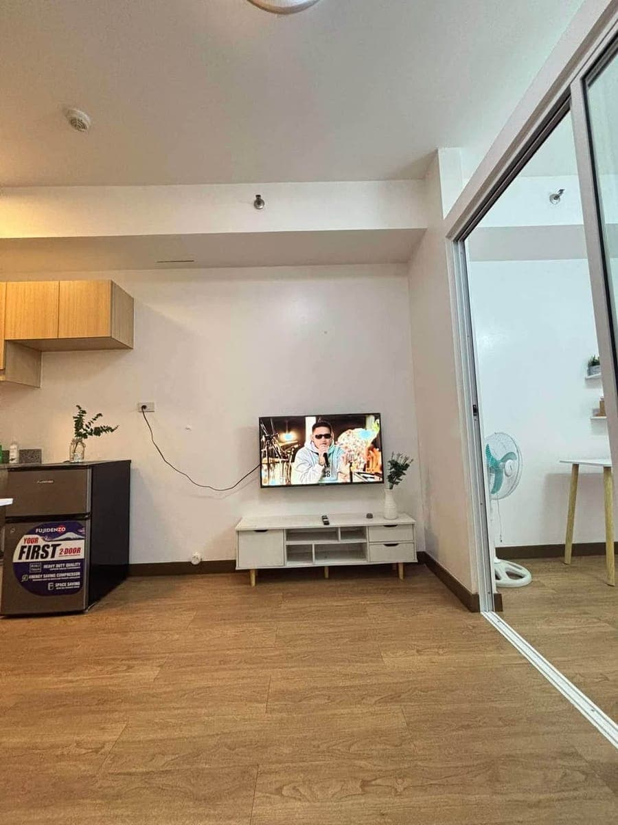 RUSH FOR RENT One Bedroom with balcony - photo 2