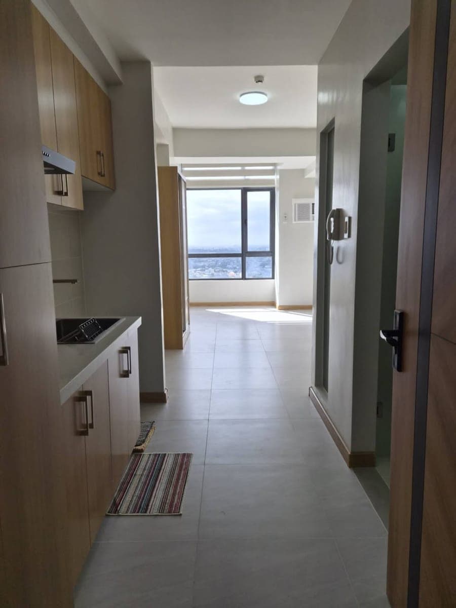 ✨For Lease: Congressional Town Center Tower 2 – Studio Unit Semi Furnished - photo 1