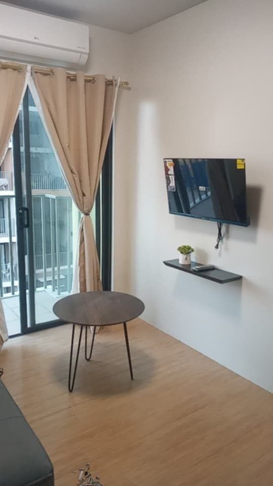 2 Bedroom furnished (1st Tenant) at Panglao Oasis Taguig Located at Levi Mariano Avenue, Barangay Us... - photo 5
