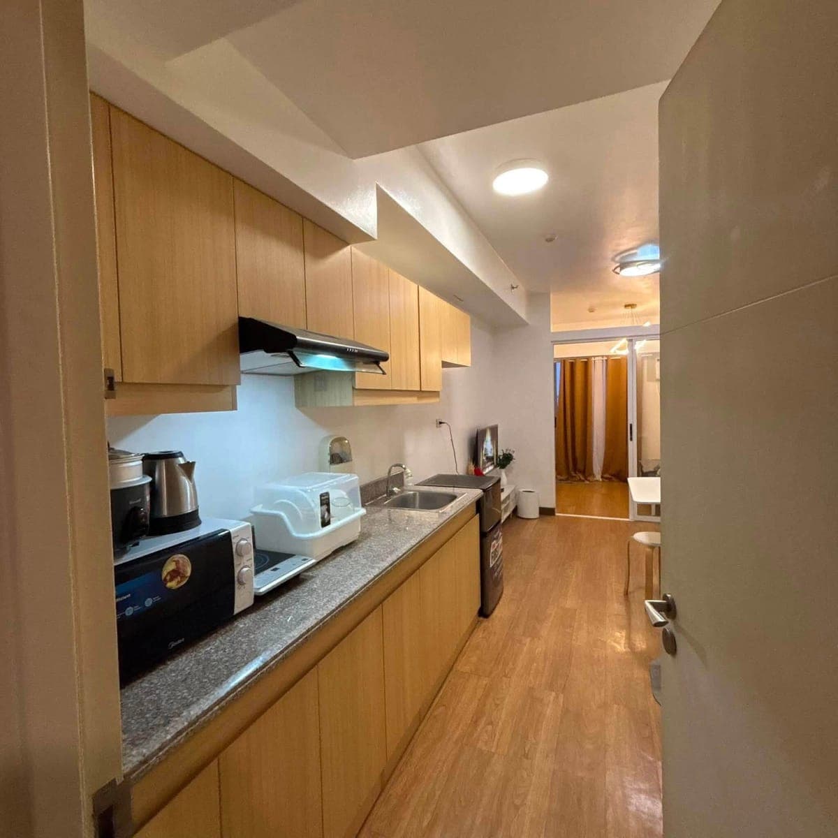 RUSH FOR RENT One Bedroom with balcony - photo 1