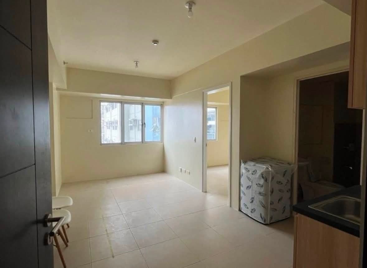 Avida Towers Sola unfurnished 1br unit for rent - photo 1