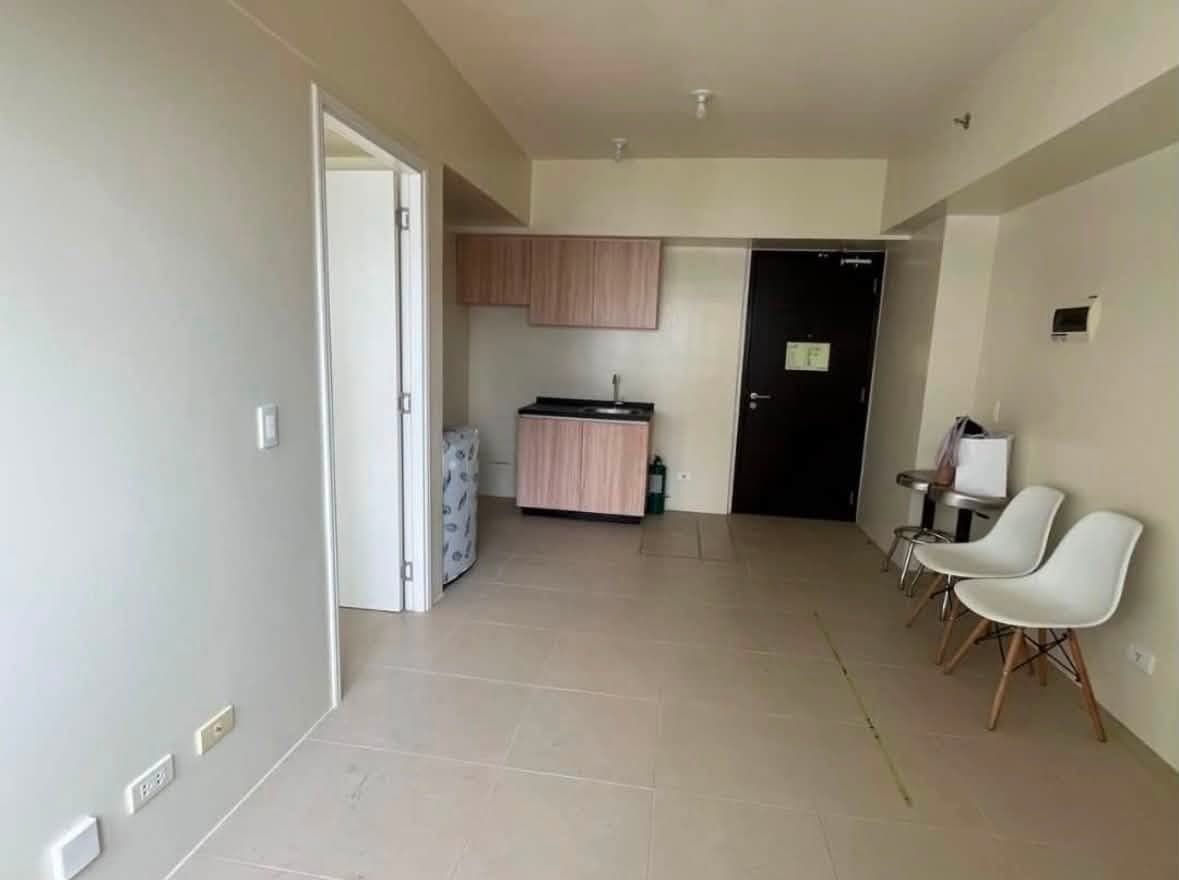 Avida Towers Sola unfurnished 1br unit for rent - photo 3