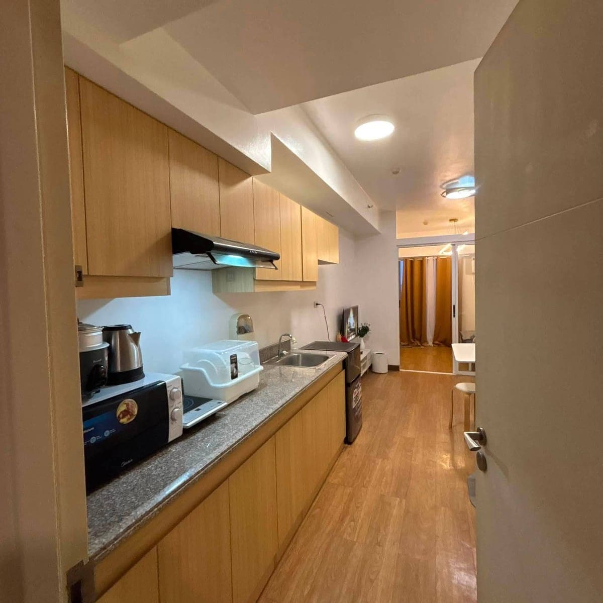 RUSH FOR RENT One Bedroom with balcony - photo 1