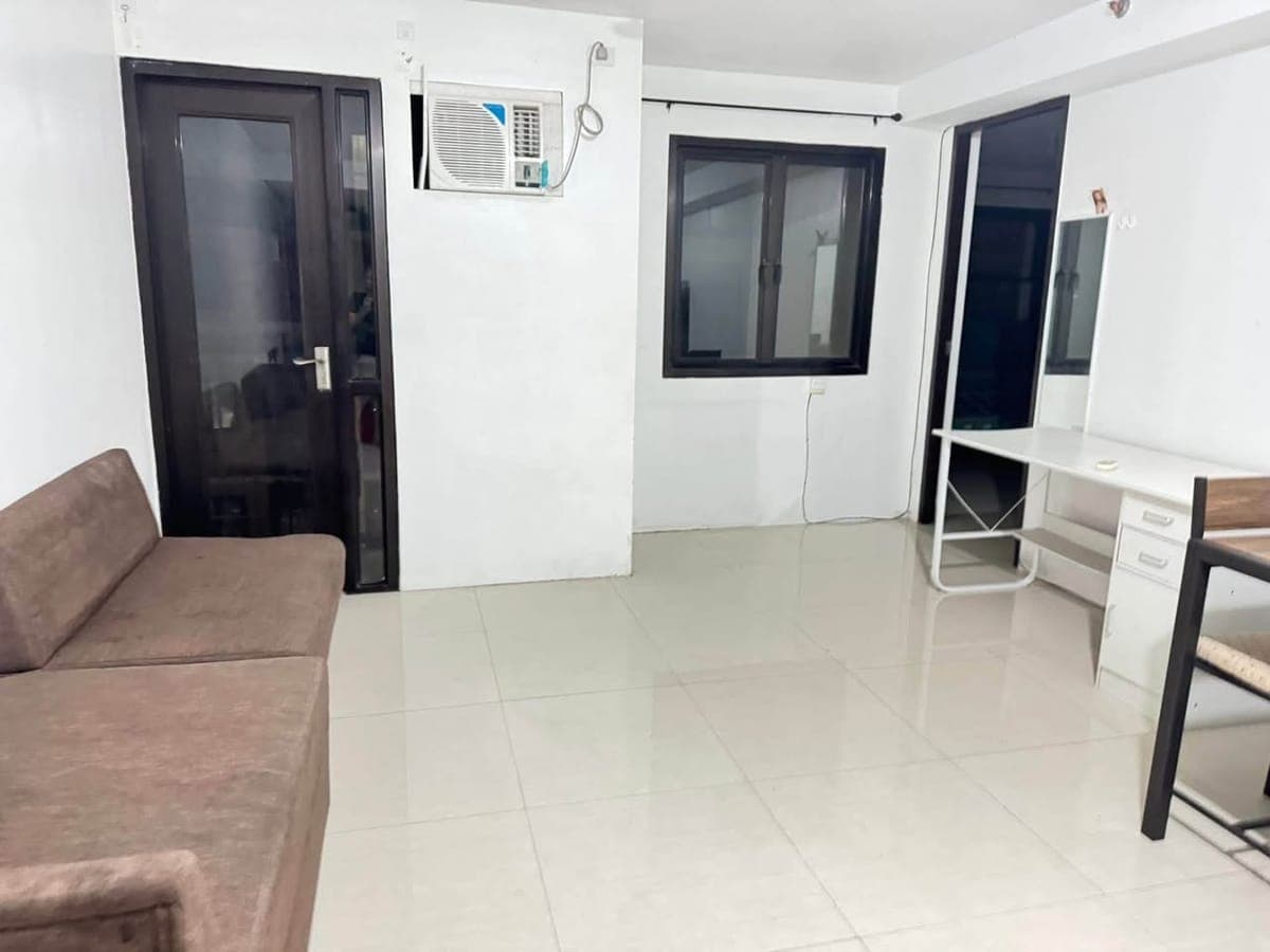18k Semi furnished Pet  friendly unit !!! - photo 4