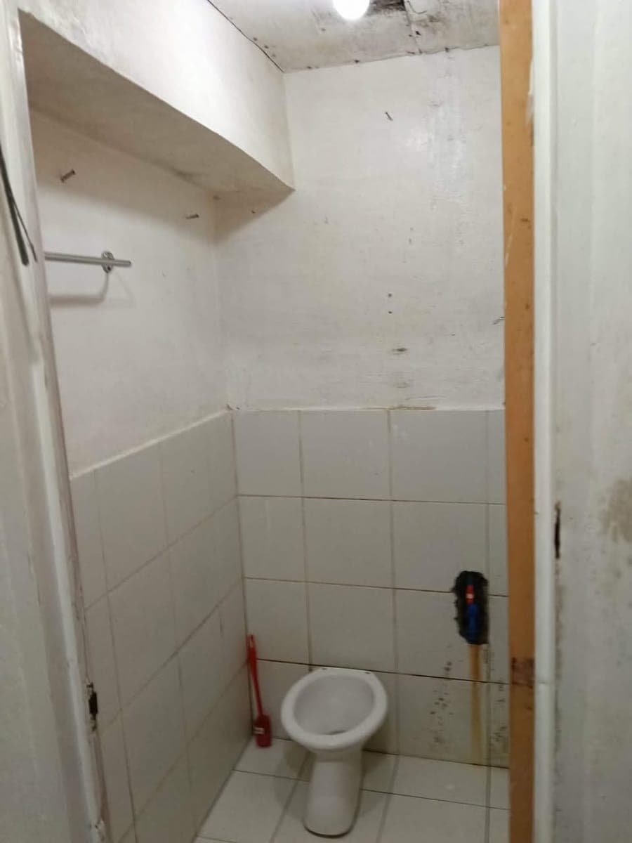 Helping a friend , Studio type for rent in Admiral Las Piñas - photo 4