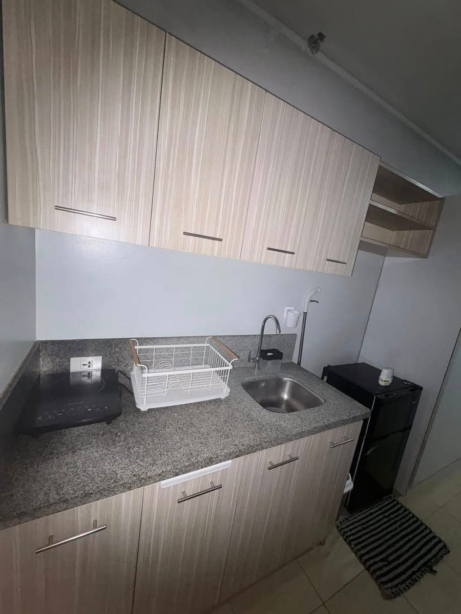 ⚪️ Fully-furnished condo unit for rent located at Studio City, West Parc Road, Filinvest City, Alabang, Muntinlupa City. - photo 2