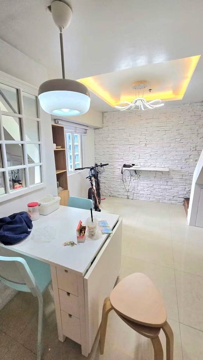 🏡🔑 FOR RENT | 2BR LOFT-TYPE CONDO + PARKING FOR 2 CARS | VICTORIA STATION 1 ✨ - photo 2
