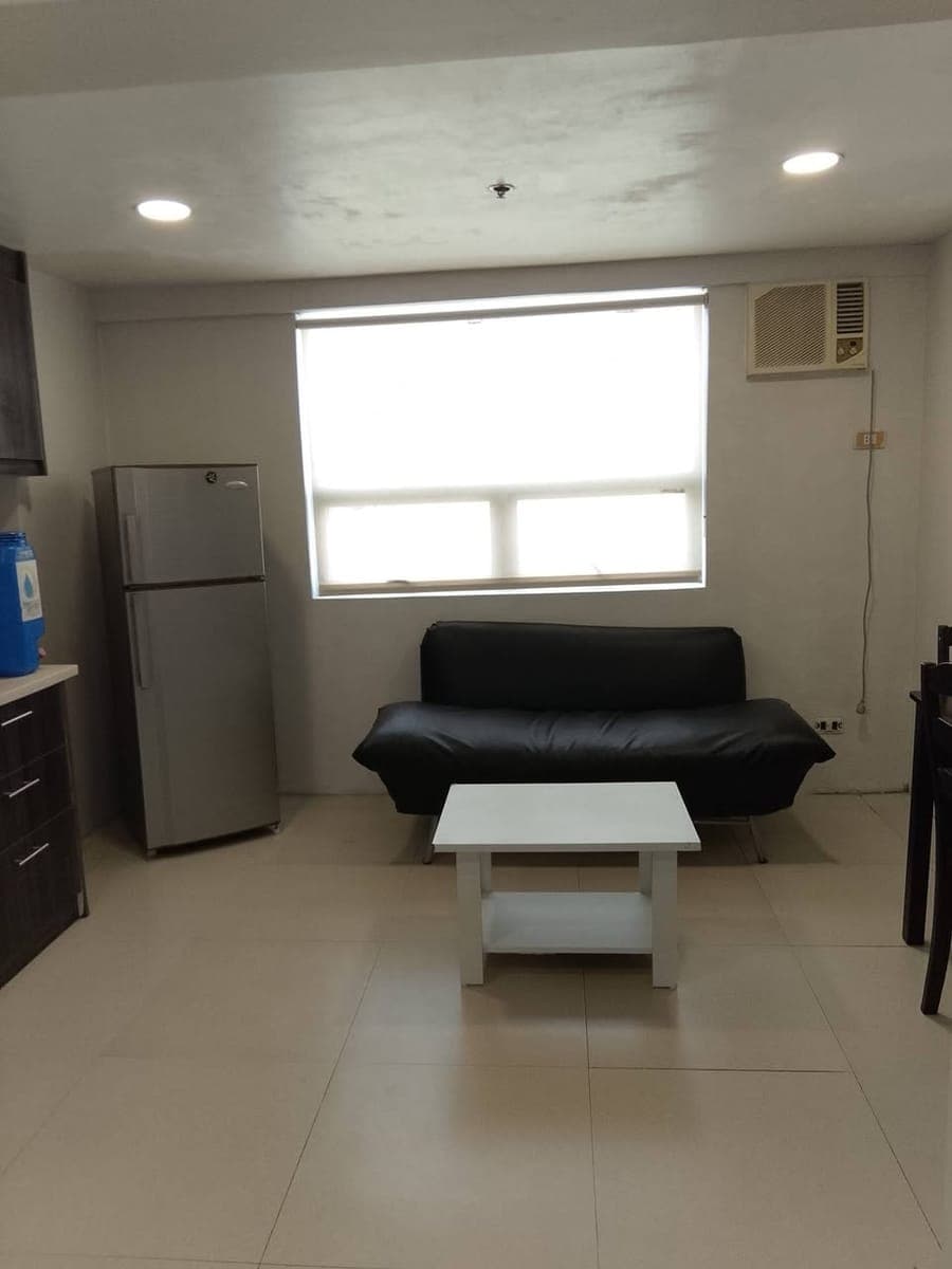 FOR RENT: 2BEDROOMS w/ 2Bathrooms (42sqm) Newly Paint - photo 1