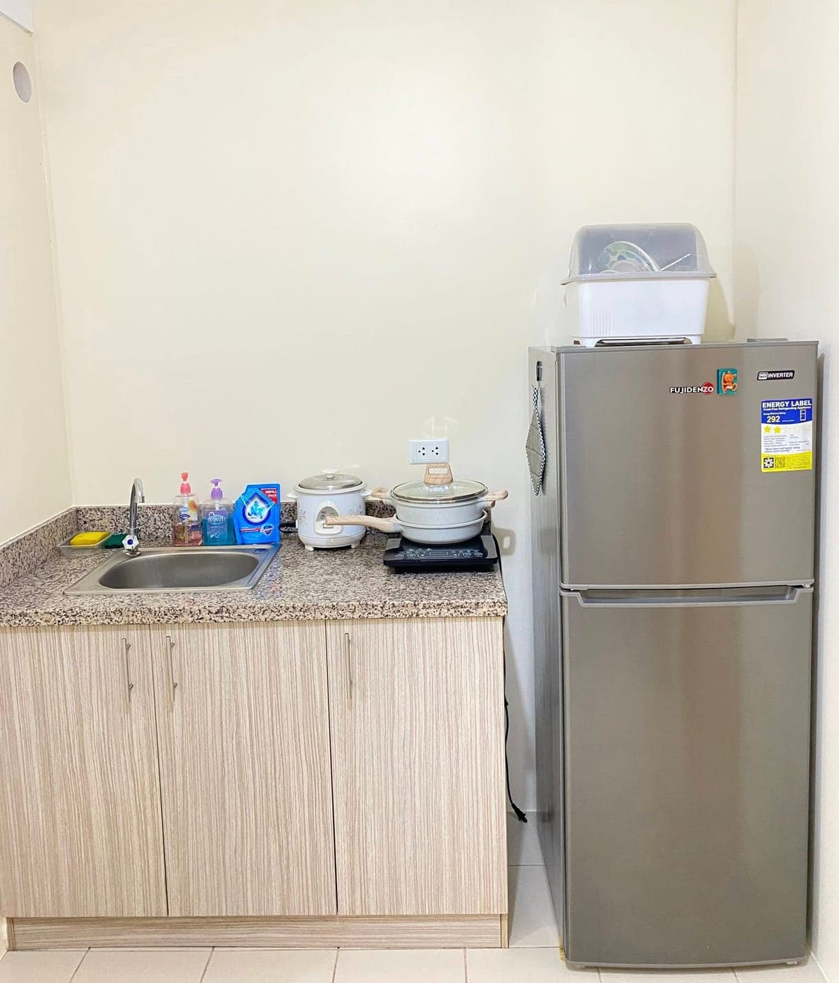 📣 Looking for 1 FEMALE TENANT - only P4,800 per month per pax (shared bedroom w/ 2 current tenants) - photo 11