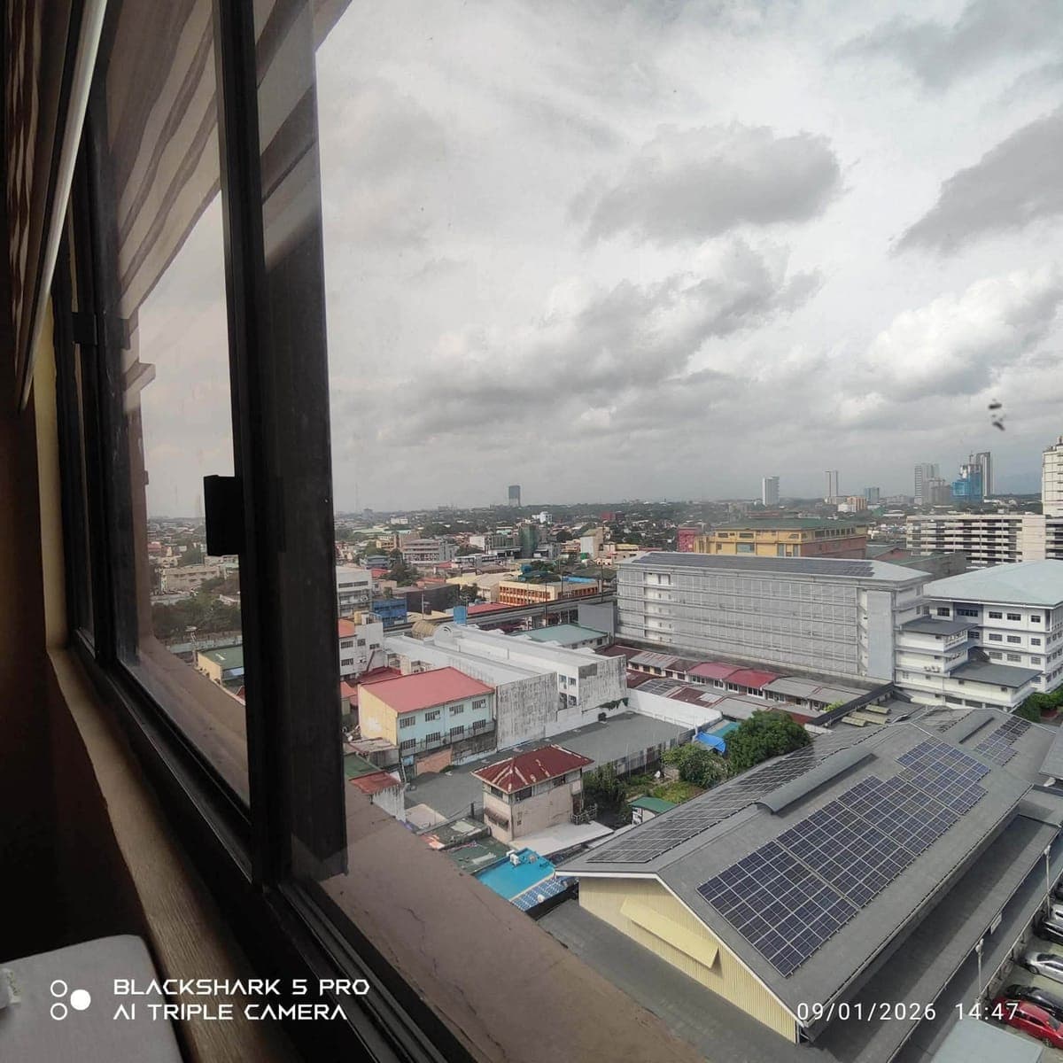 EAST ESCALADES CUBAO FOR RENT 1BEDROOM 20k incl. assoc dues - photo 1