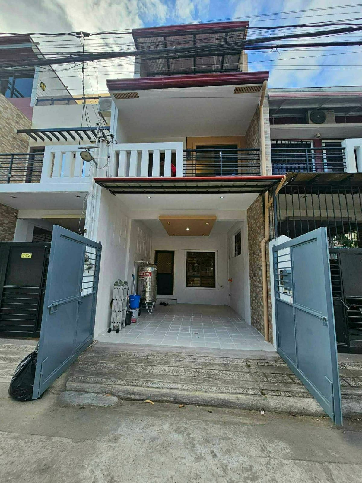 HOUSE FOR RENT – Mercedes Executive Village - photo 4